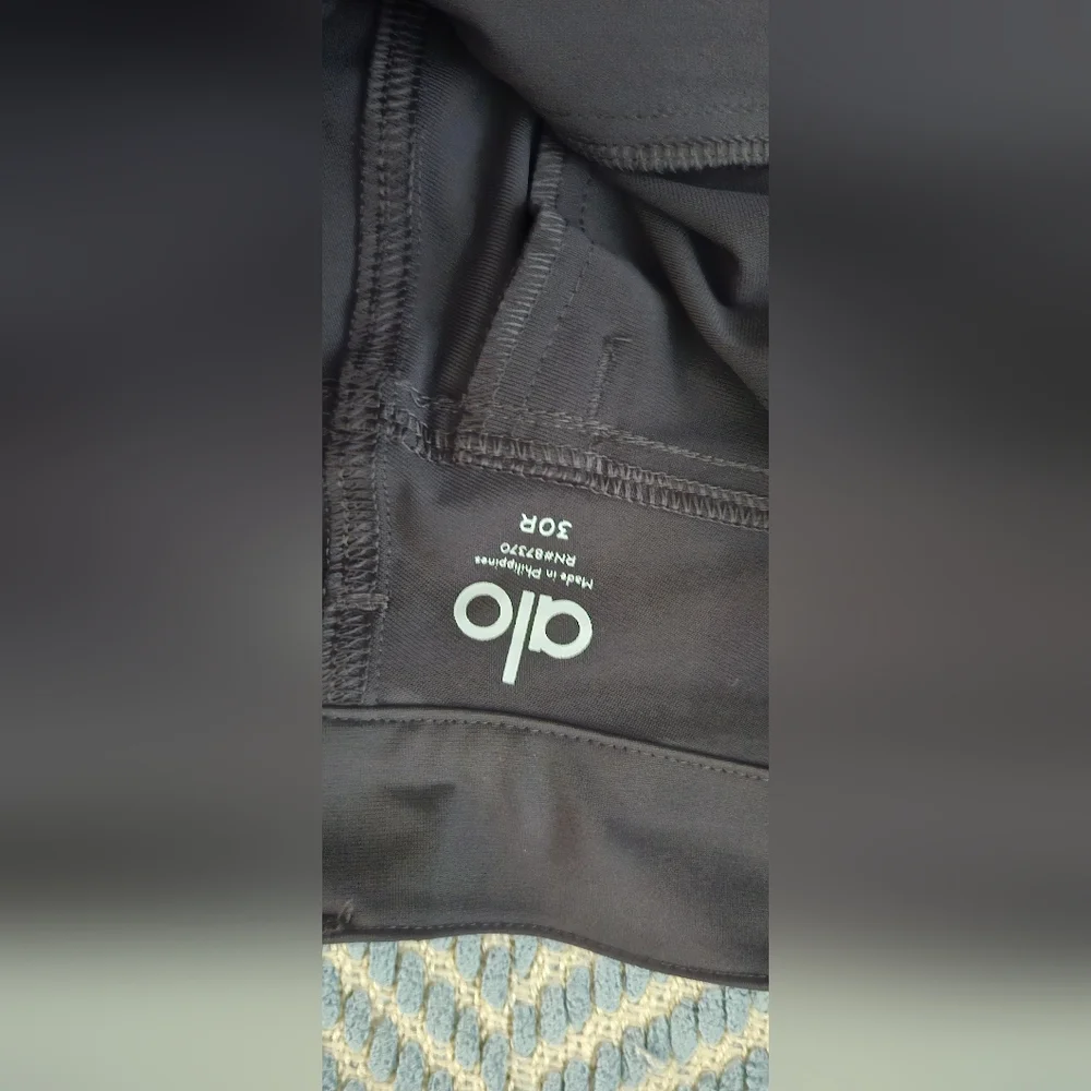 Alo men pants 👖 - Picture 4 of 11